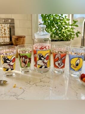 VTG ~ Looney Tunes "Illusions" 5-piece glassware set by Luminarc
